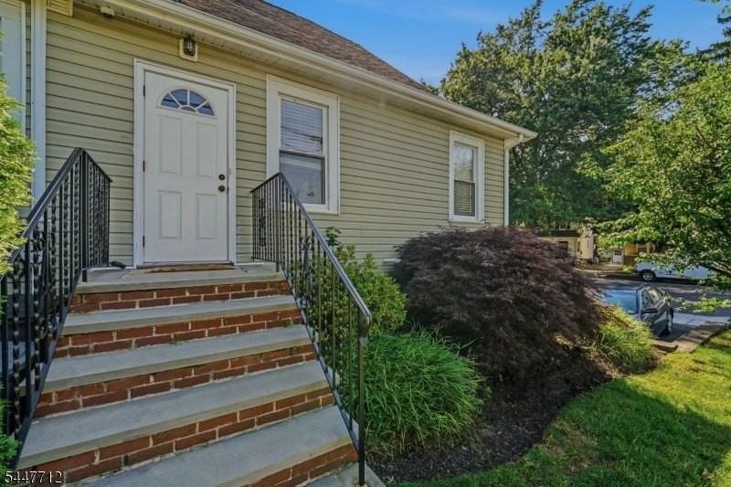 161 Broughton Ave #2