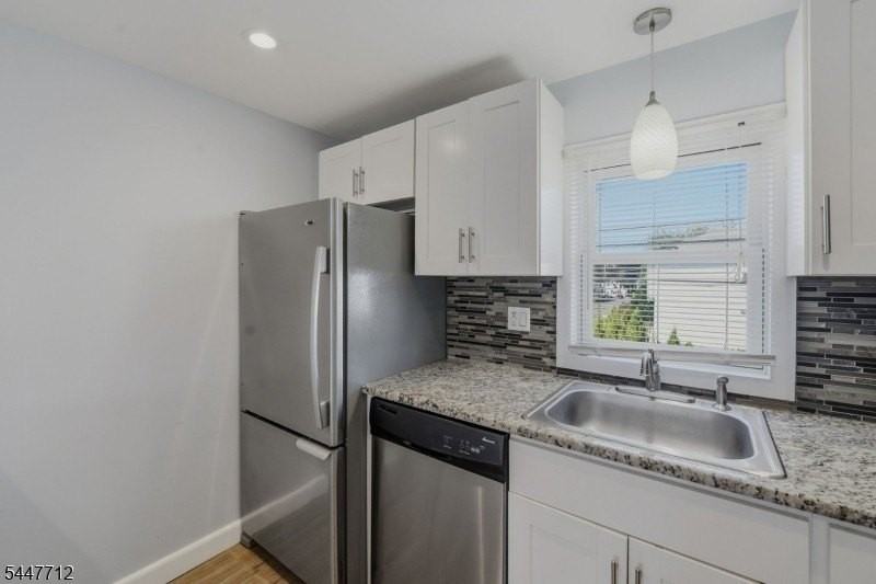 161 Broughton Ave #2 - Photo 4 of 16