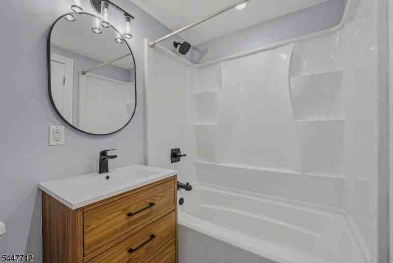 161 Broughton Ave #2 - Photo 7 of 16