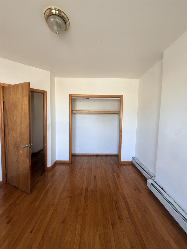 693 Kennedy Blvd #2 - Photo 4 of 11