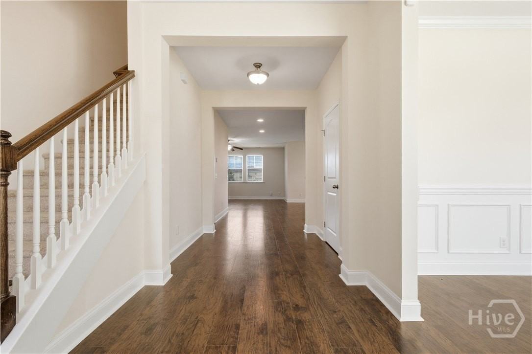 105 Grimsby Rd - Photo 4 of 27