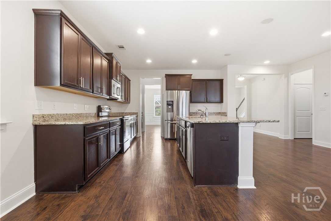 105 Grimsby Rd - Photo 7 of 27