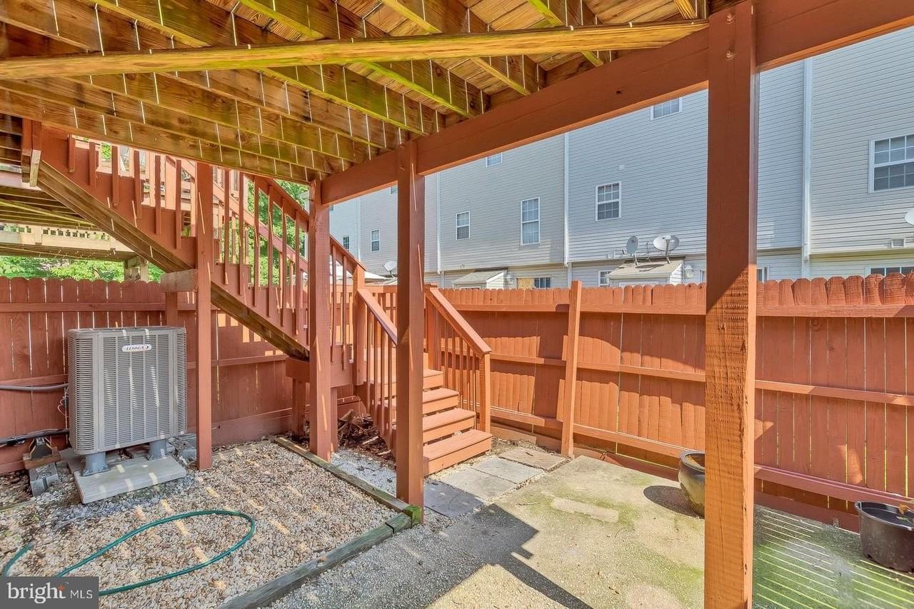 9456 Sea Breeze Ct - Photo 4 of 28