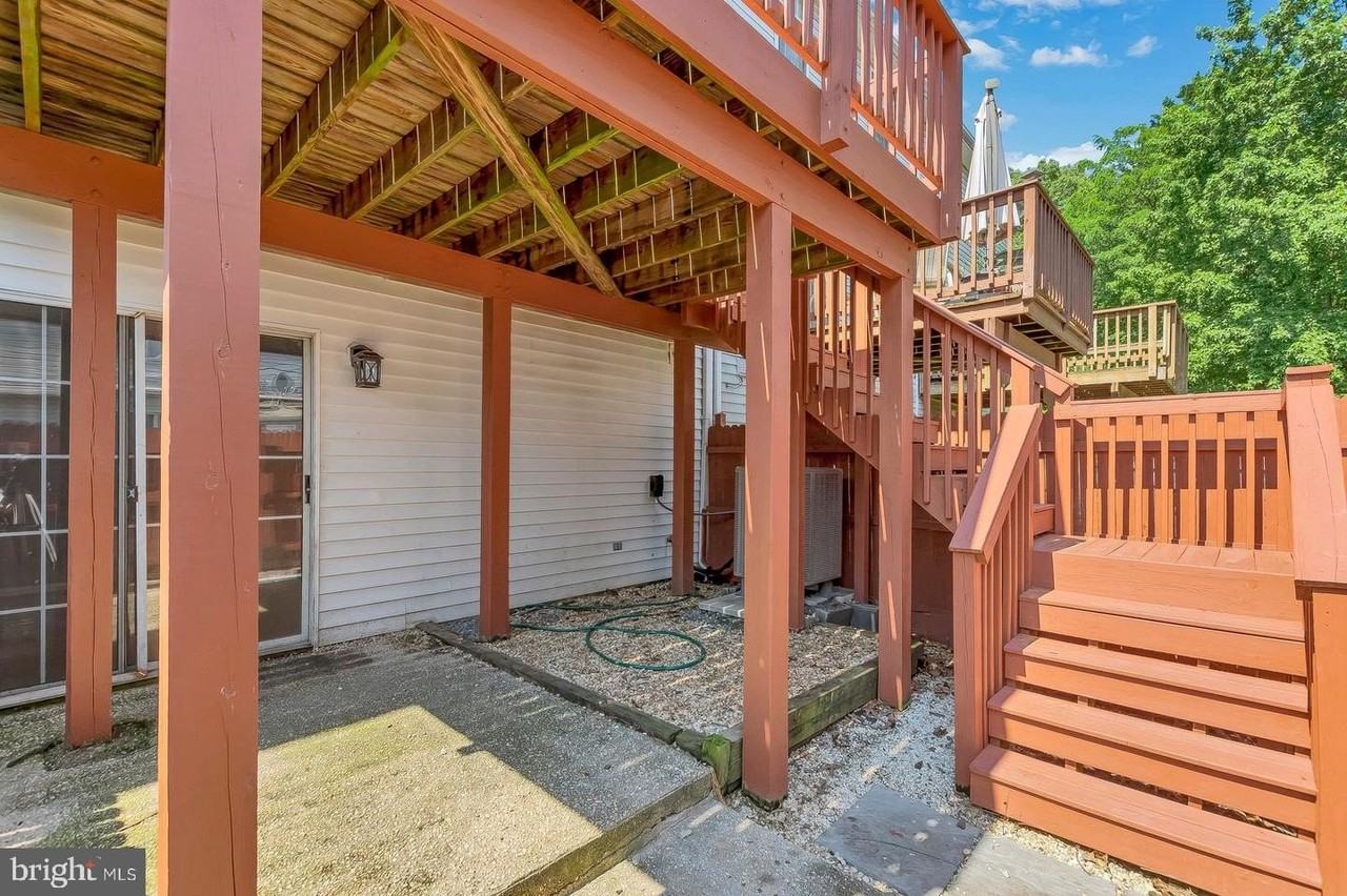 9456 Sea Breeze Ct - Photo 5 of 28