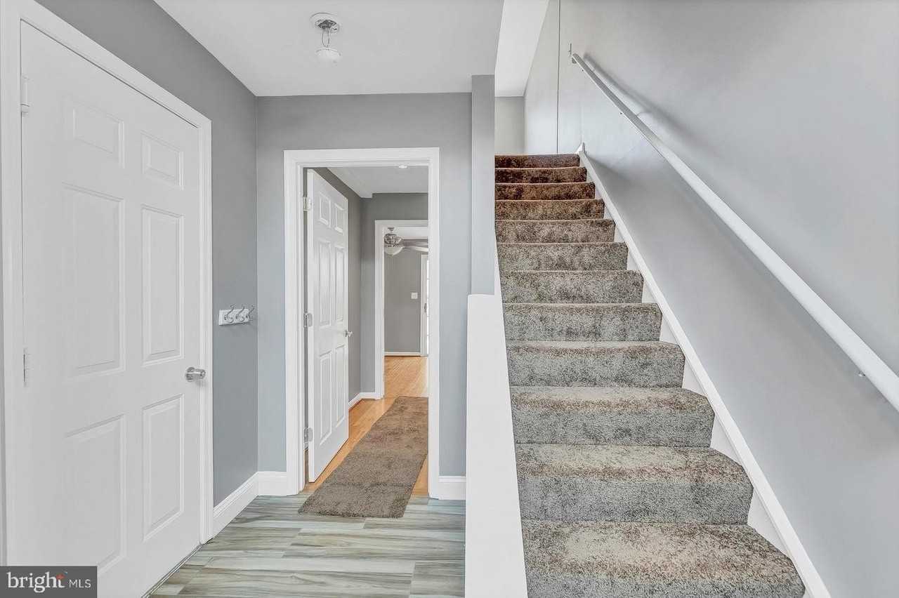 9456 Sea Breeze Ct - Photo 7 of 28
