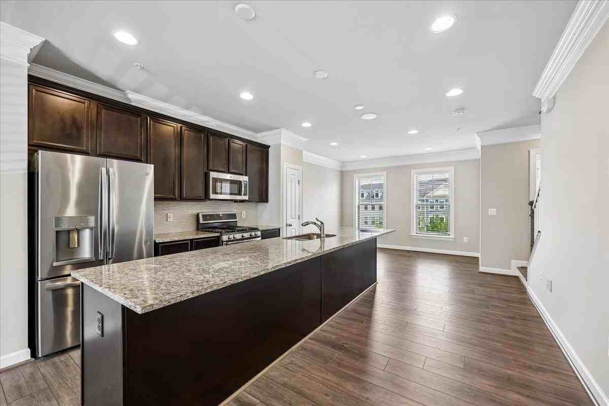 14319 Potomac Heights Ln - Photo 7 of 29