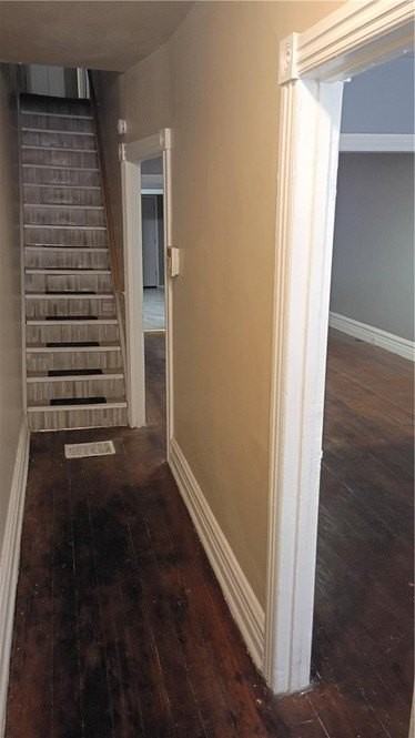 823 1/2 W Washington St - Photo 2 of 8