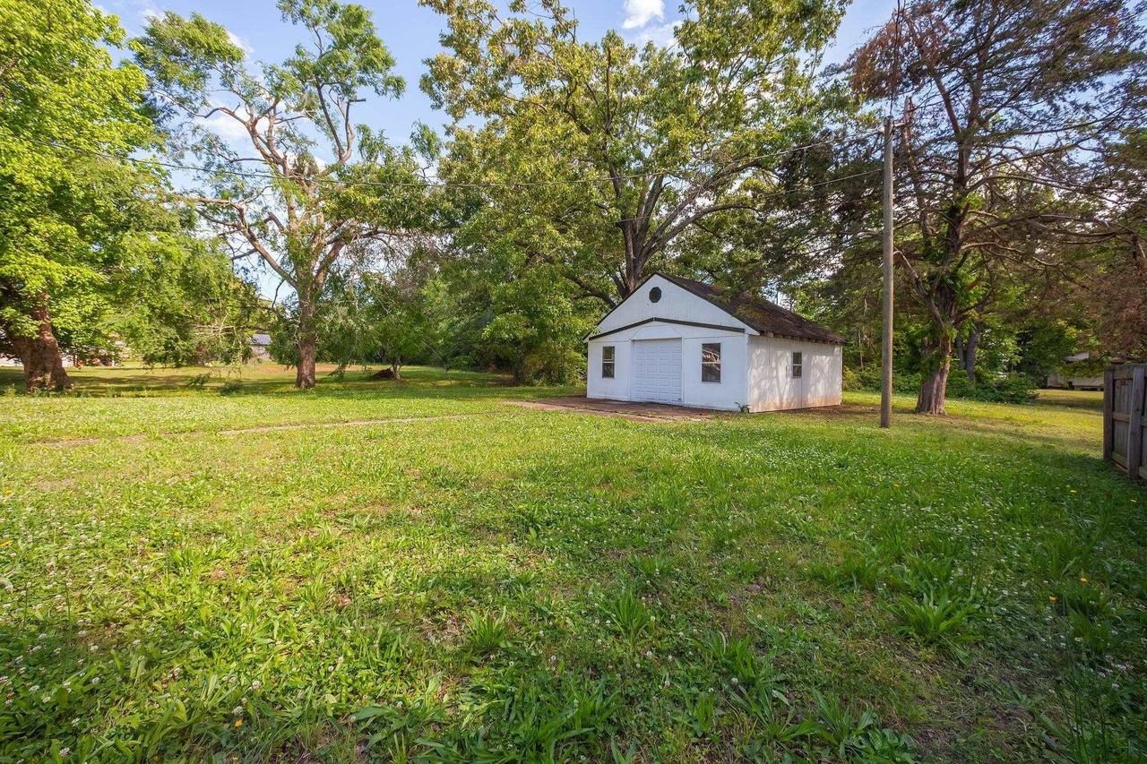 90 Shaw Ln - Photo 7 of 40