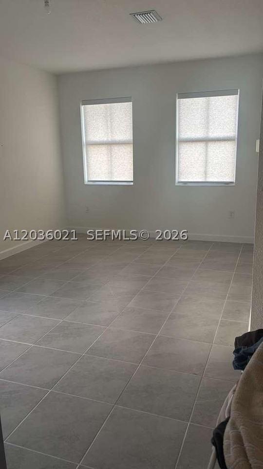 2342 Se 30th St - Photo 5 of 9