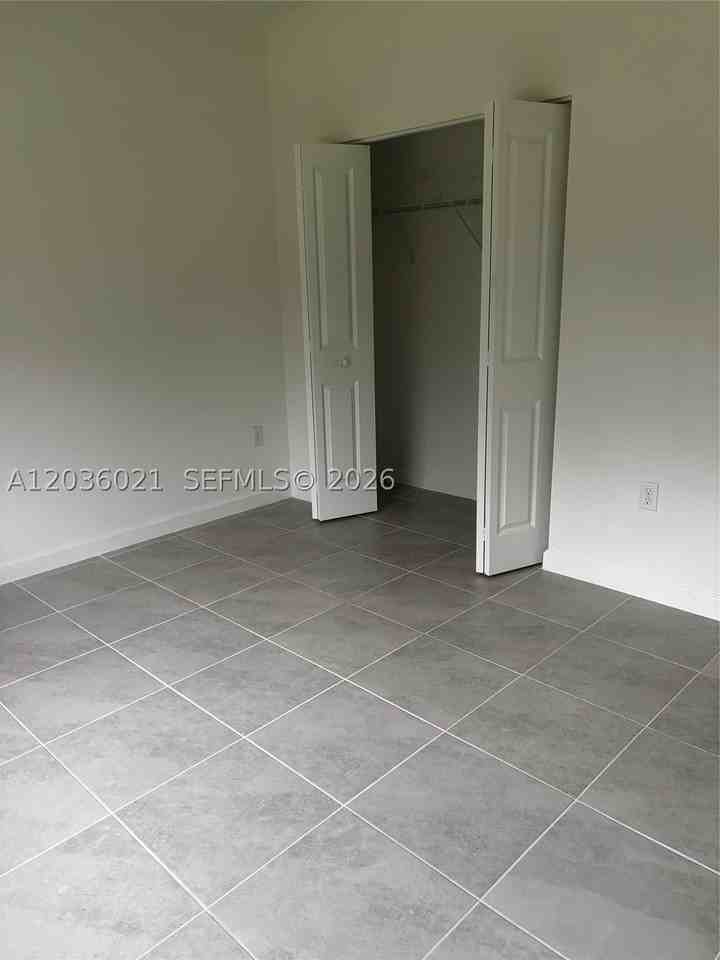 2342 Se 30th St - Photo 6 of 9