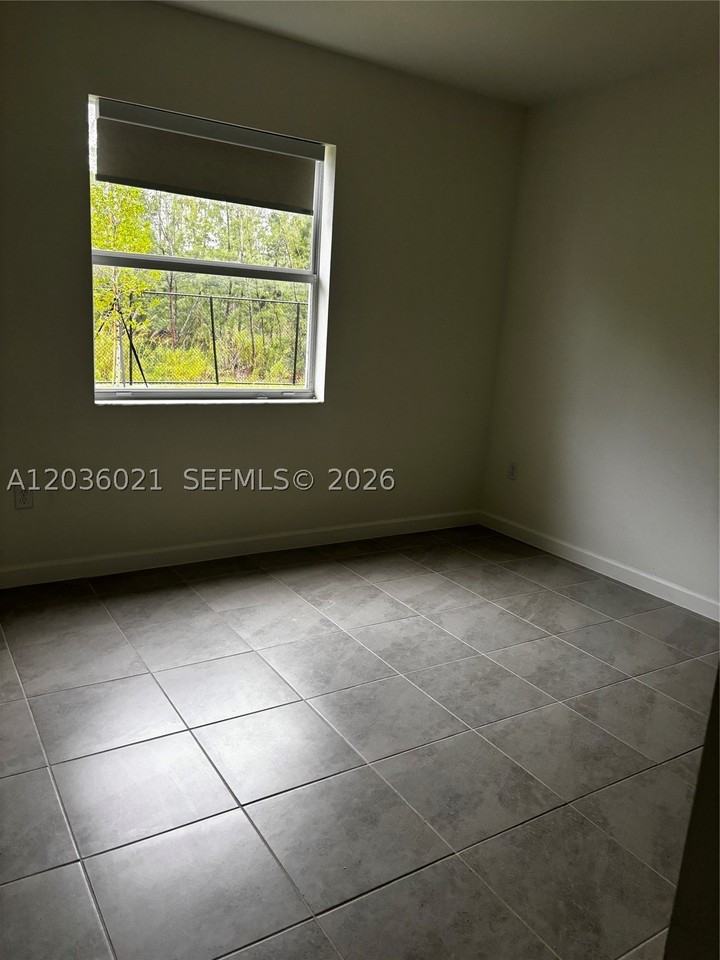 2342 Se 30th St - Photo 7 of 9