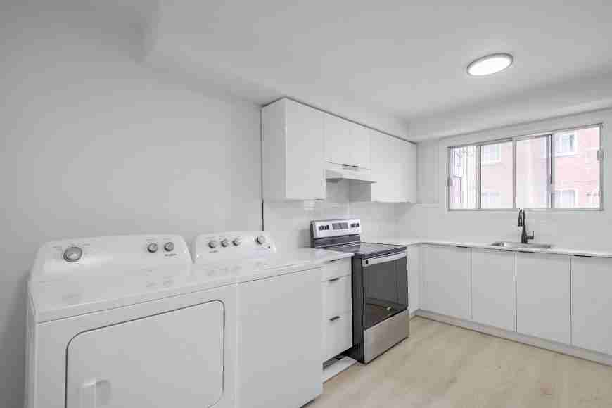 15e Avenue - Photo 5 of 10
