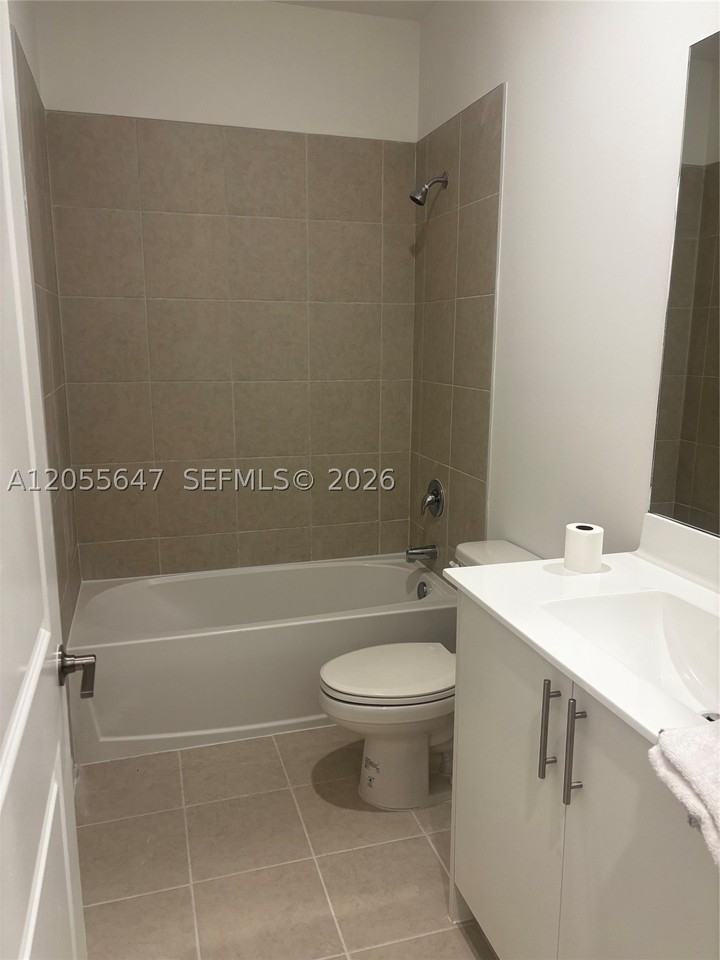 1097 Se 2nd Ter - Photo 5 of 9