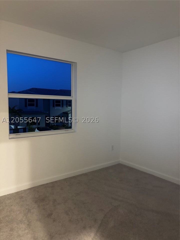 1097 Se 2nd Ter - Photo 6 of 9