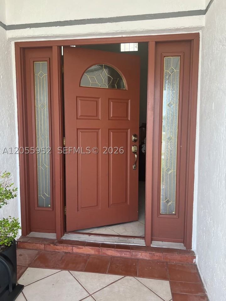 6227 Sw 132nd Pl #0 - Photo 2 of 15