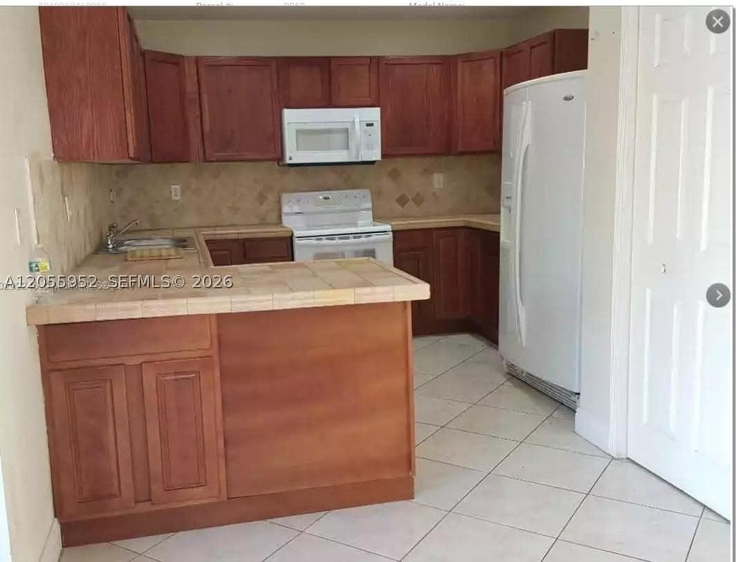 6227 Sw 132nd Pl #0 - Photo 3 of 15