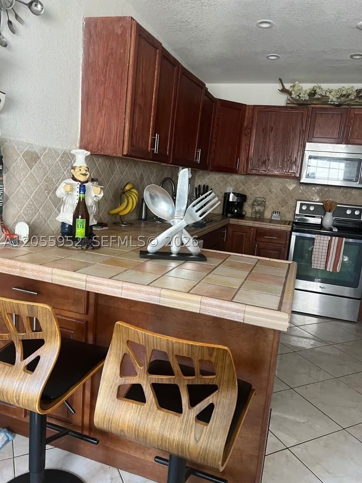 6227 Sw 132nd Pl #0 - Photo 6 of 15