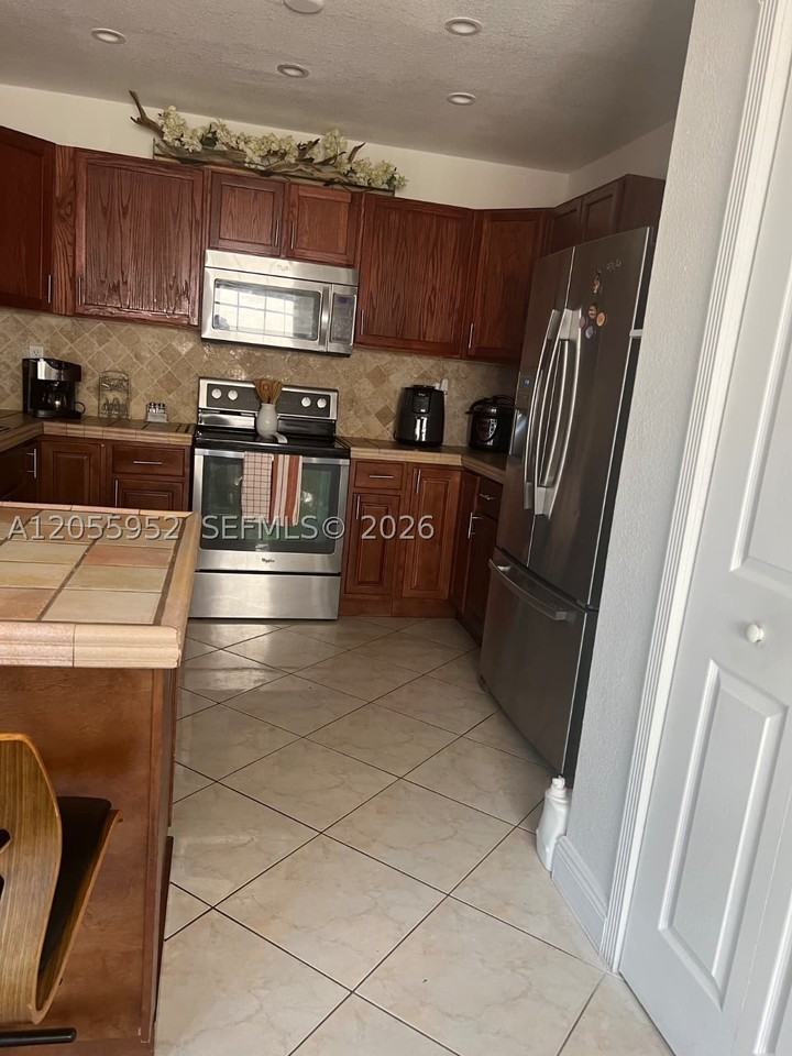 6227 Sw 132nd Pl #0 - Photo 7 of 15