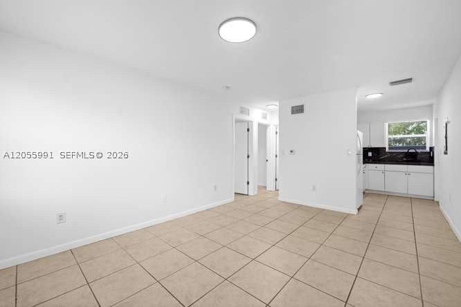 573 Ne 82nd St #5 - Photo 4 of 14