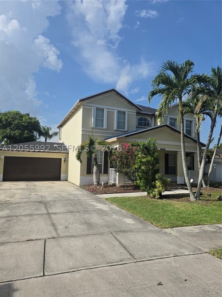 12745 Sw 204th Ln - Photo 2 of 32