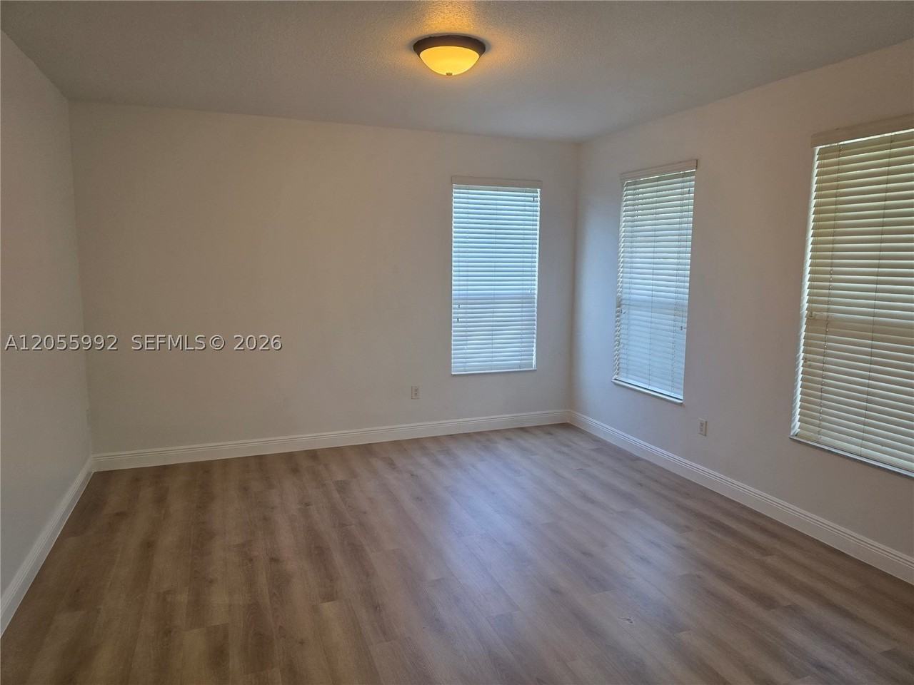 12745 Sw 204th Ln - Photo 5 of 32