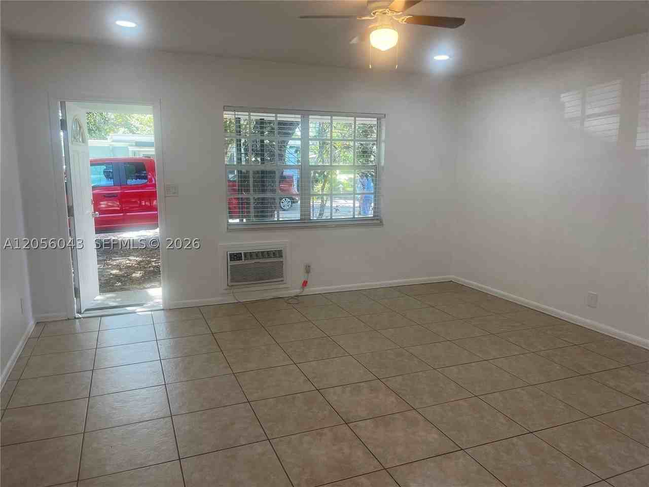 1717 Ne 12th St #5 - Photo 3 of 13