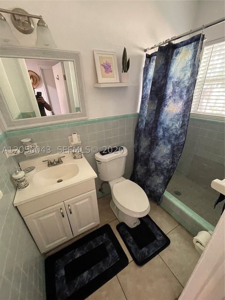 1717 Ne 12th St #5 - Photo 5 of 13