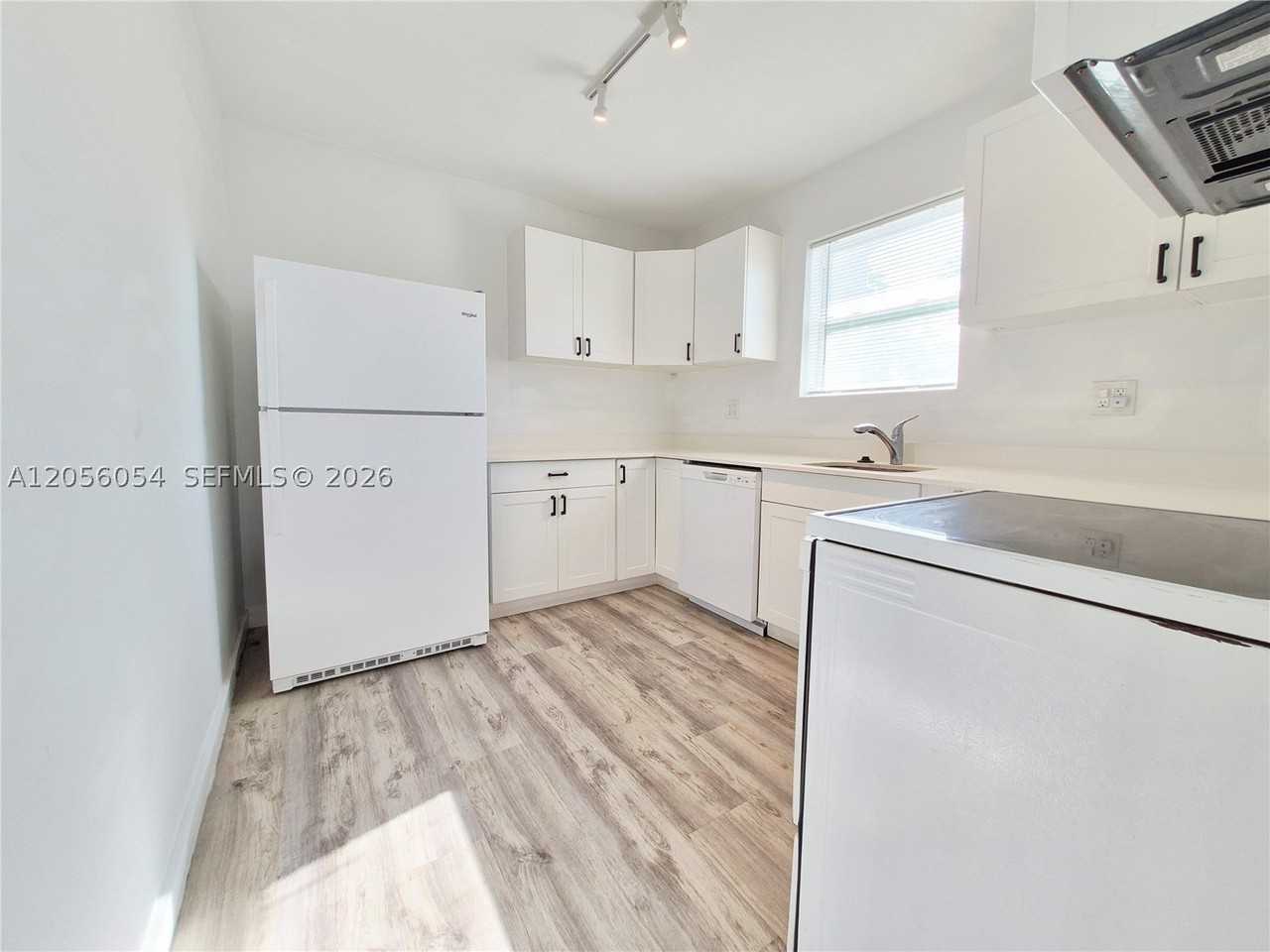 1922 Nw 1st St #1 - Photo 5 of 12