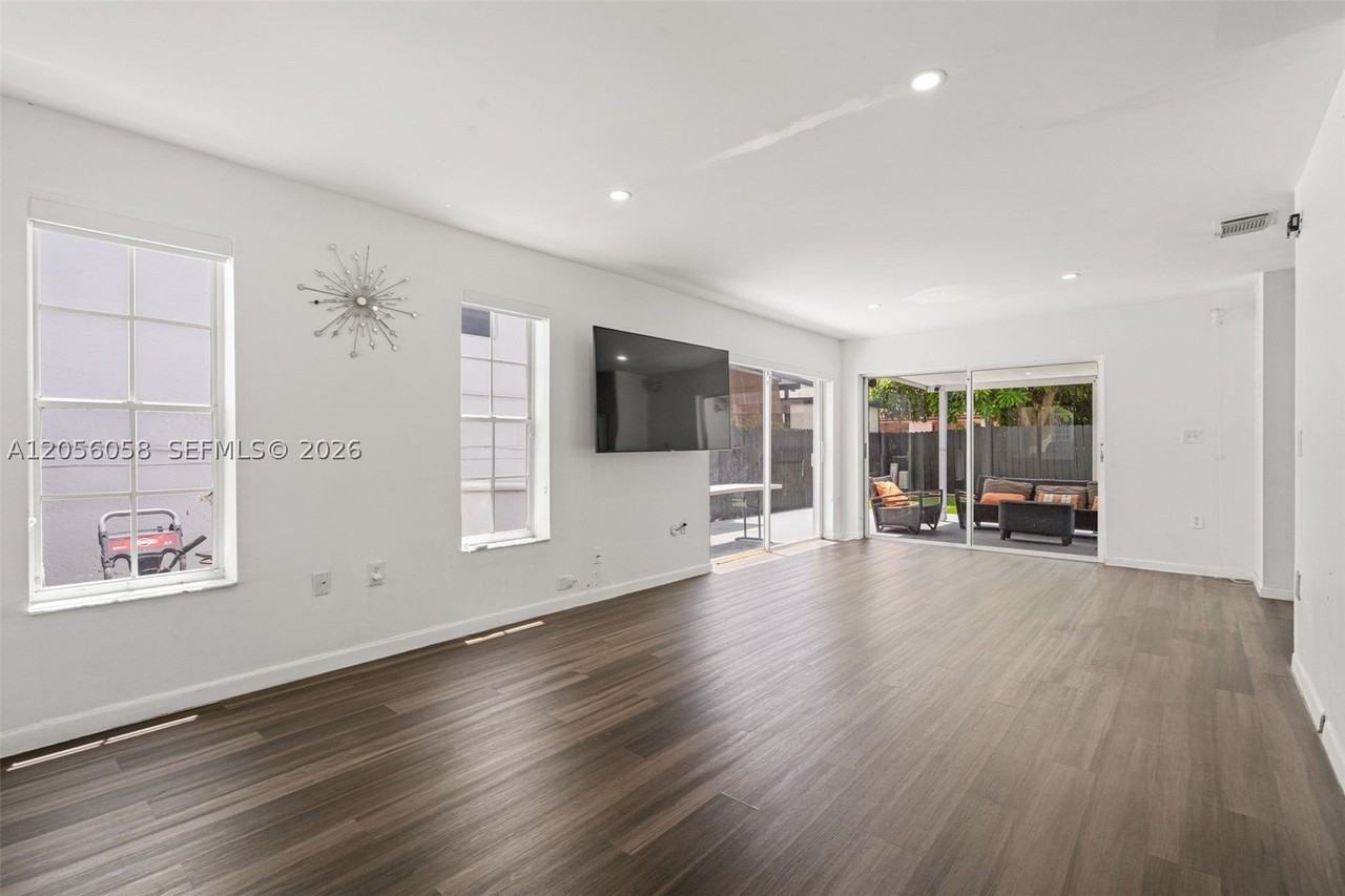 13990 Sw 160th Ter - Photo 5 of 36