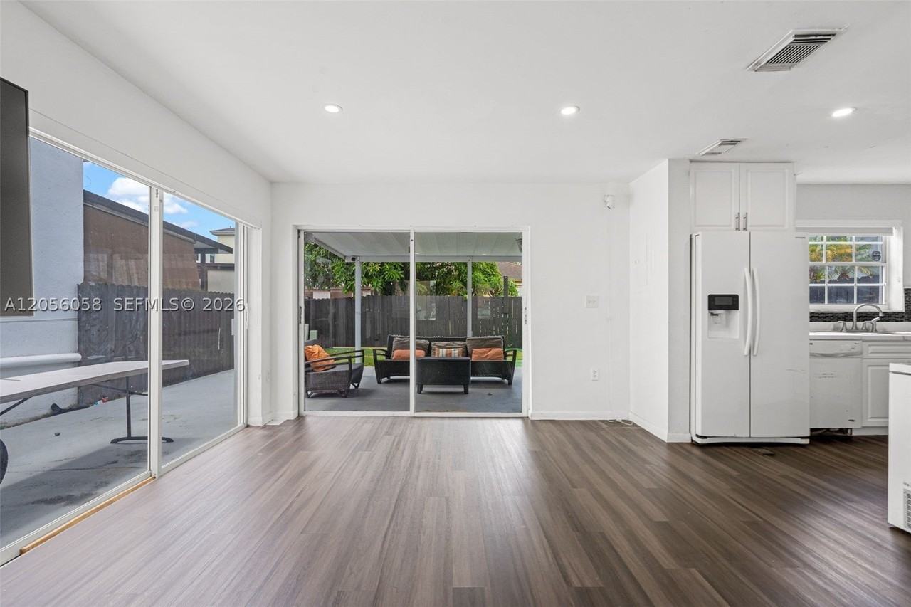 13990 Sw 160th Ter - Photo 7 of 36