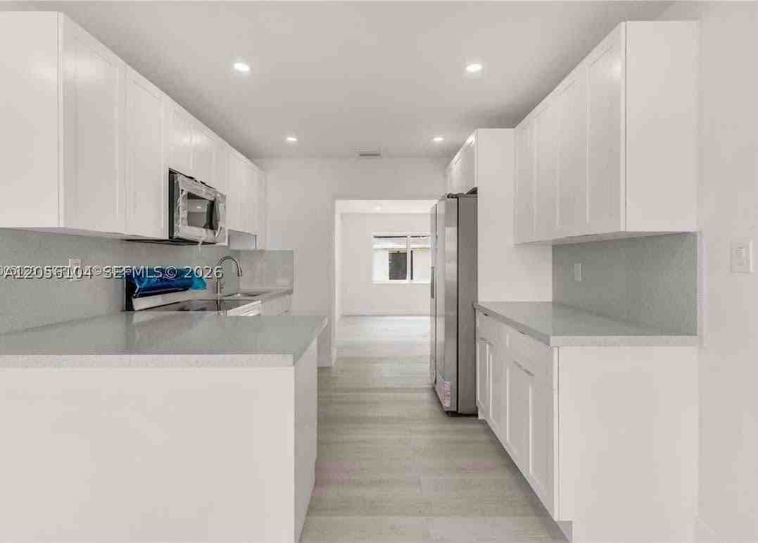 2300 Nw 31st Ave #0 - Photo 4 of 13
