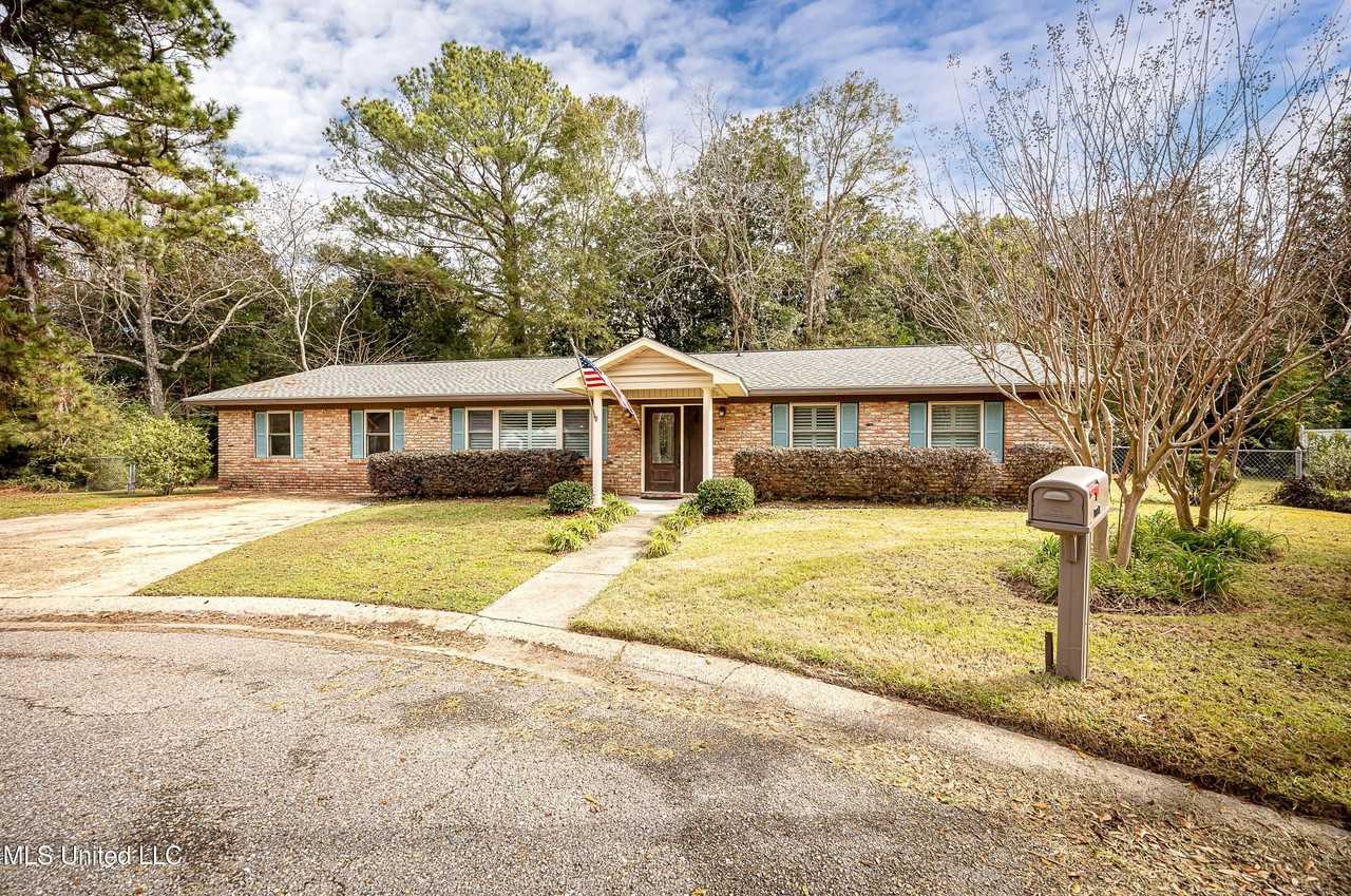 1107 Le Badine Ct - Photo 2 of 50