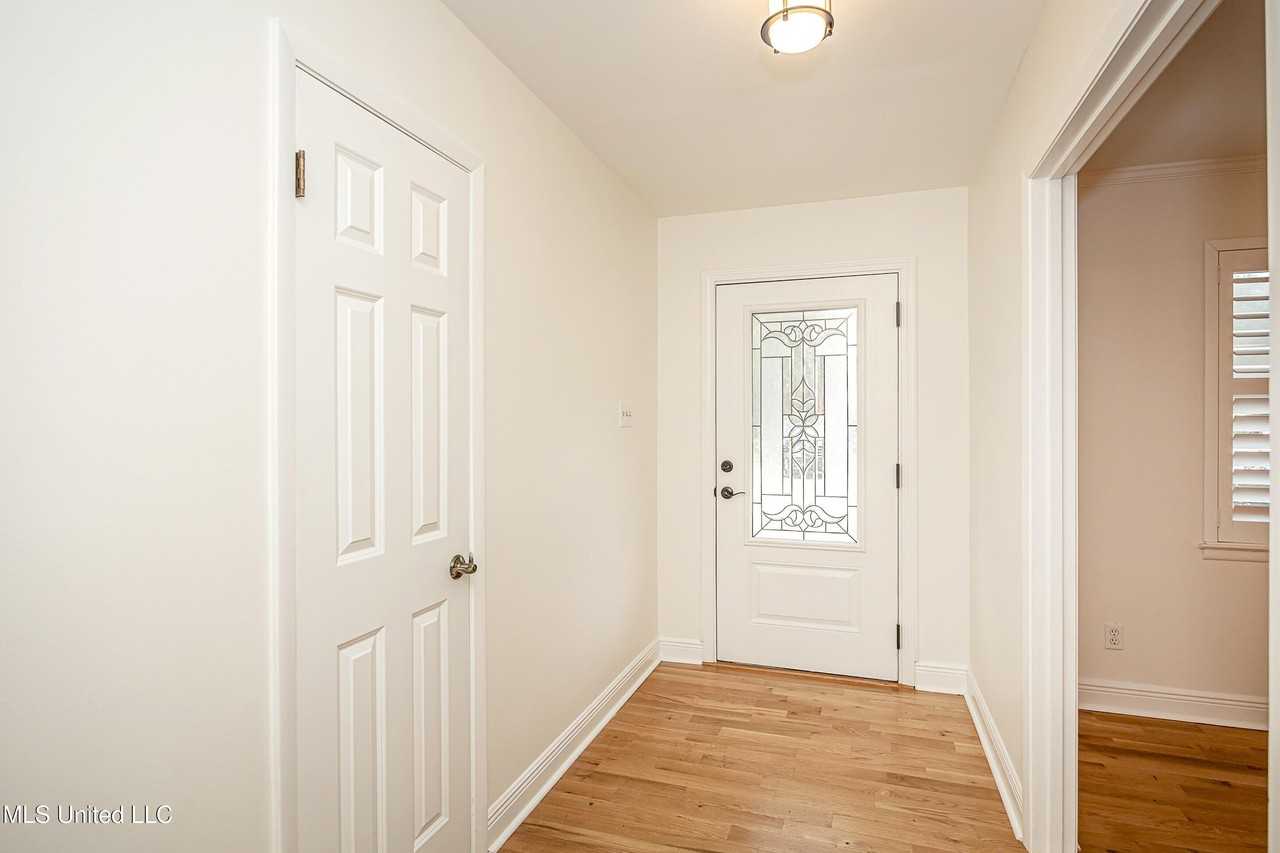 1107 Le Badine Ct - Photo 4 of 50