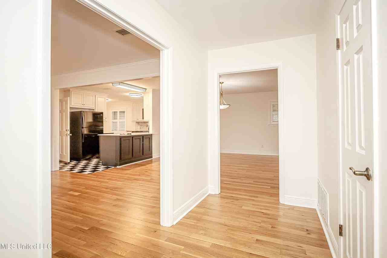 1107 Le Badine Ct - Photo 6 of 50