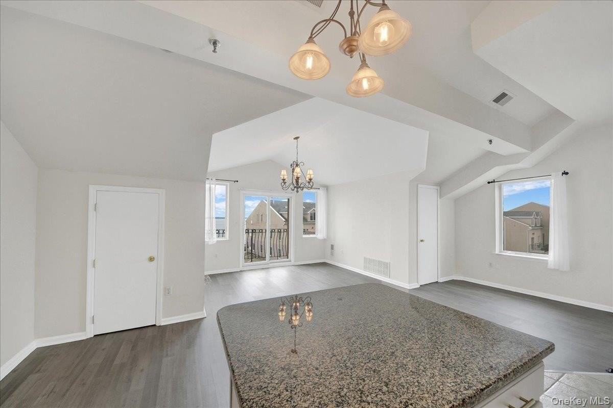 1424 Outlook Ave #3 - Photo 2 of 23