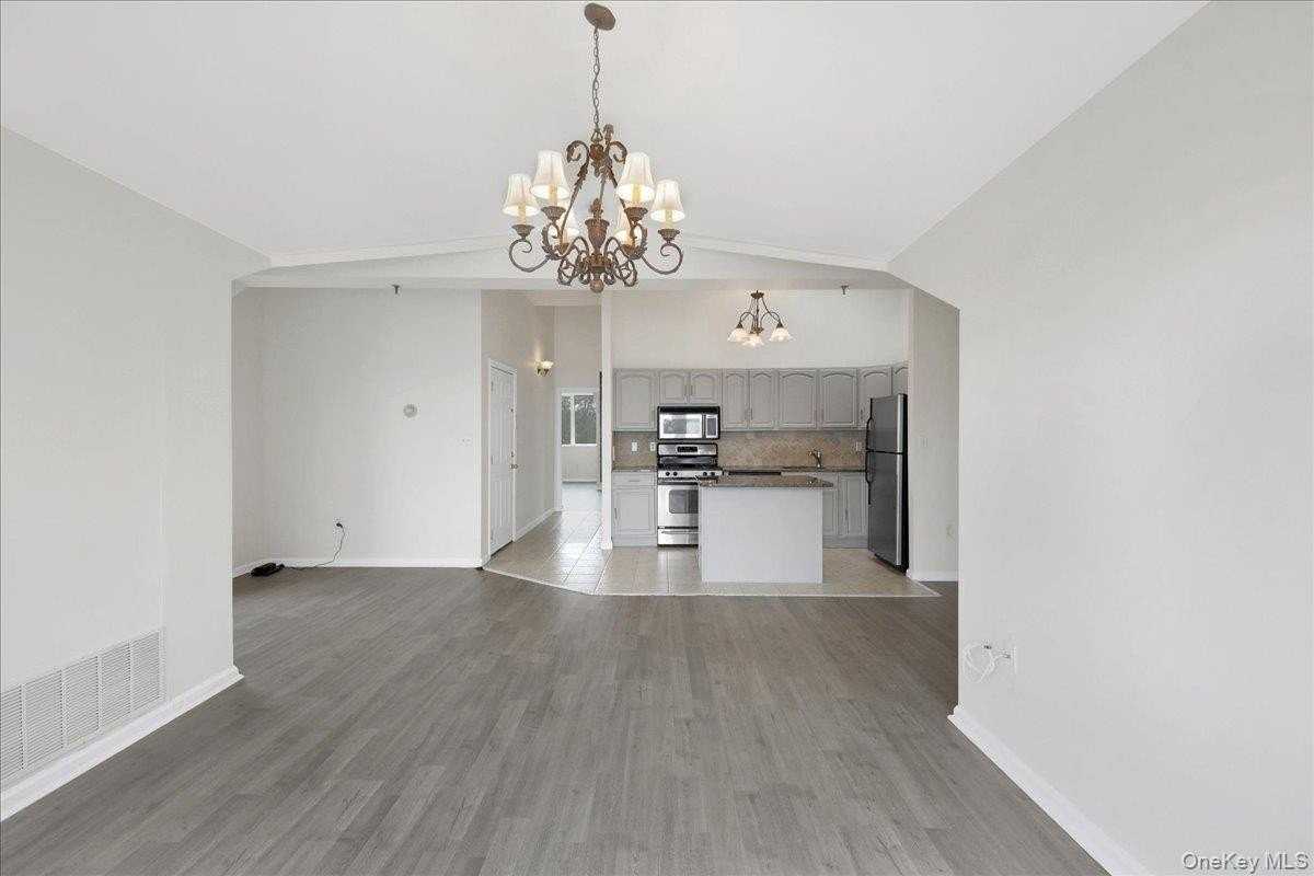 1424 Outlook Ave #3 - Photo 5 of 23