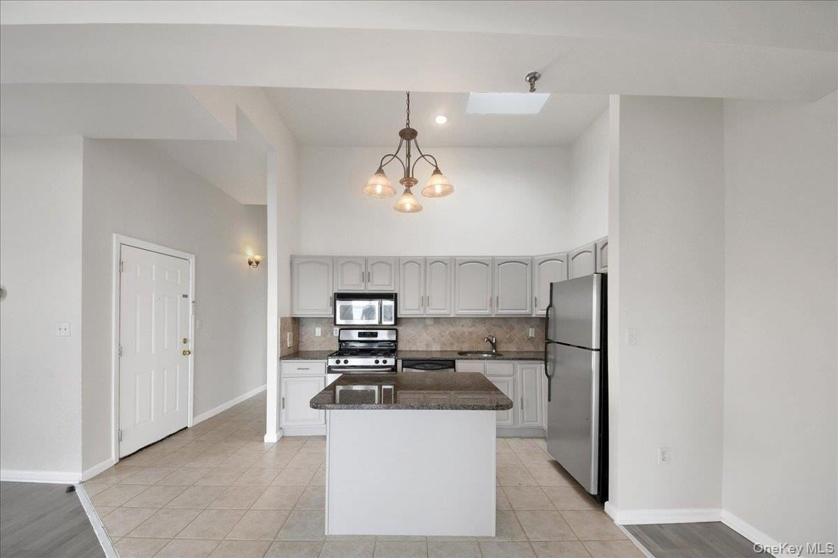 1424 Outlook Ave #3 - Photo 6 of 23