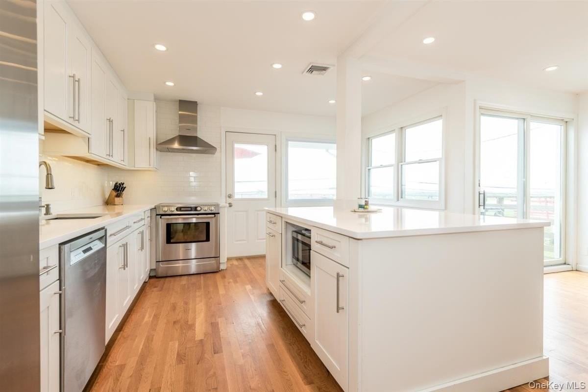 381 Lido Blvd - Photo 7 of 24