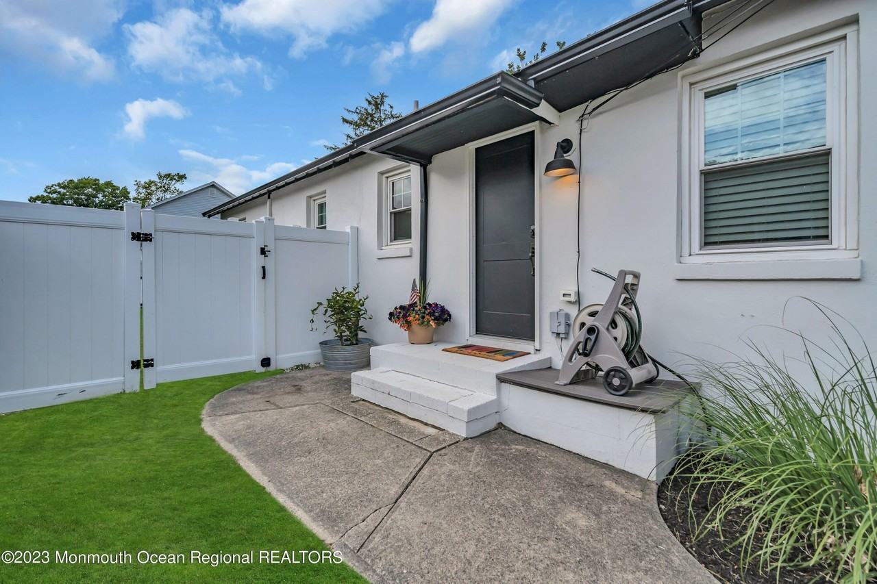 1215 Lister St #A - Photo 7 of 22