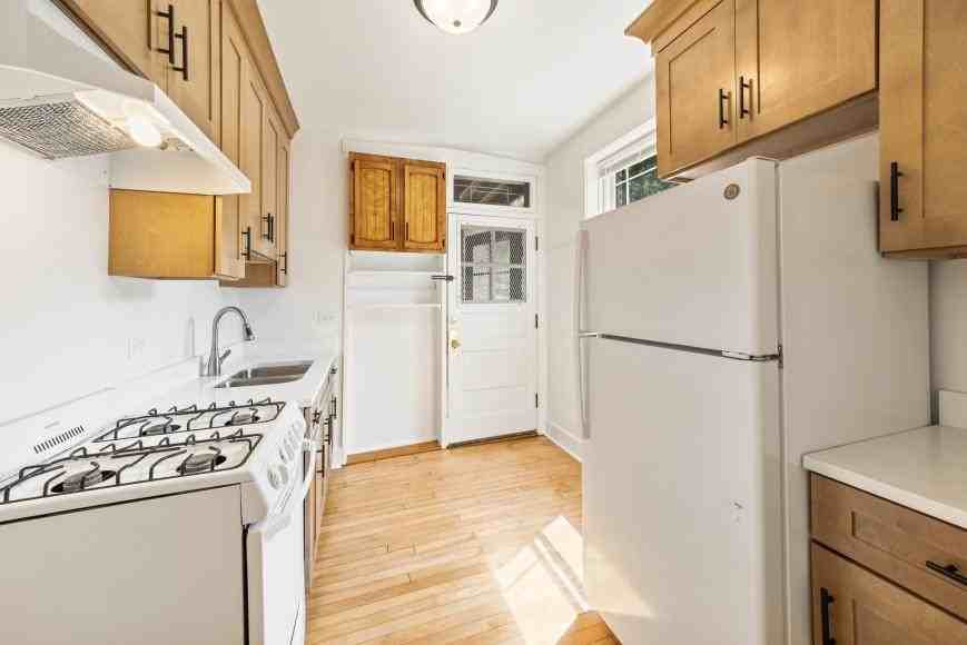 1923 W Estes Ave - Photo 2 of 10