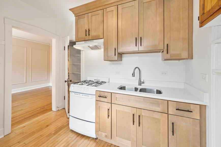1923 W Estes Ave - Photo 3 of 10