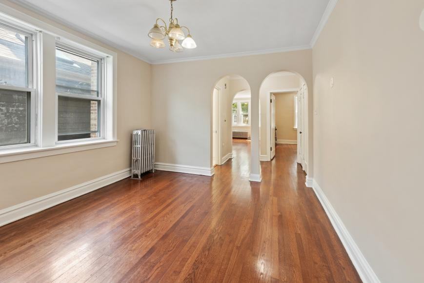 3332 N Claremont Ave - Photo 4 of 10