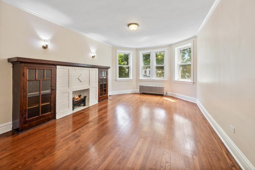 3332 N Claremont Ave - Photo 5 of 10
