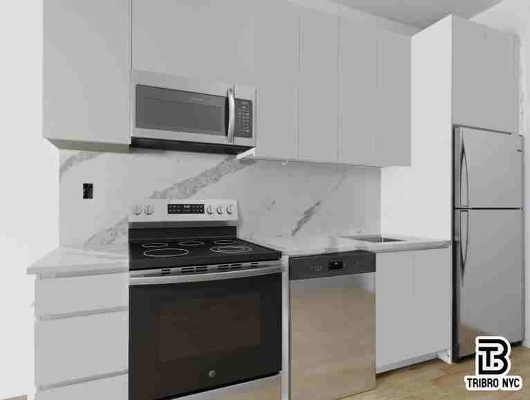416 Lorimer St - Photo 4 of 7