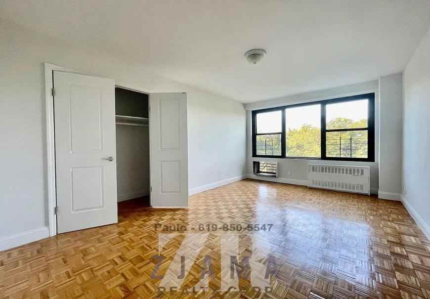 160 Parkside Ave - Photo 3 of 10