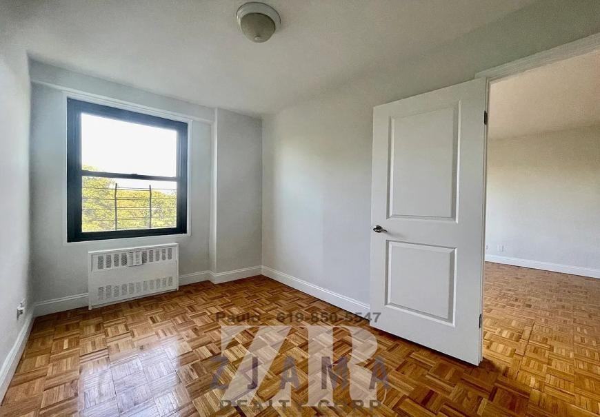 160 Parkside Ave - Photo 5 of 10