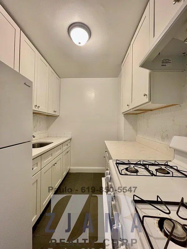 160 Parkside Ave - Photo 6 of 10