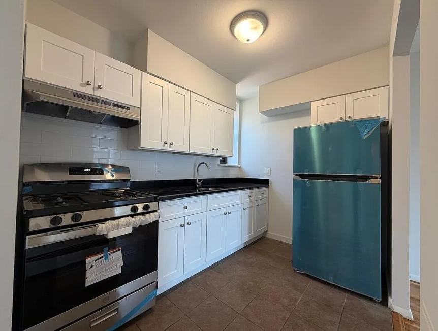 152 Parkside Ave - Photo 2 of 8