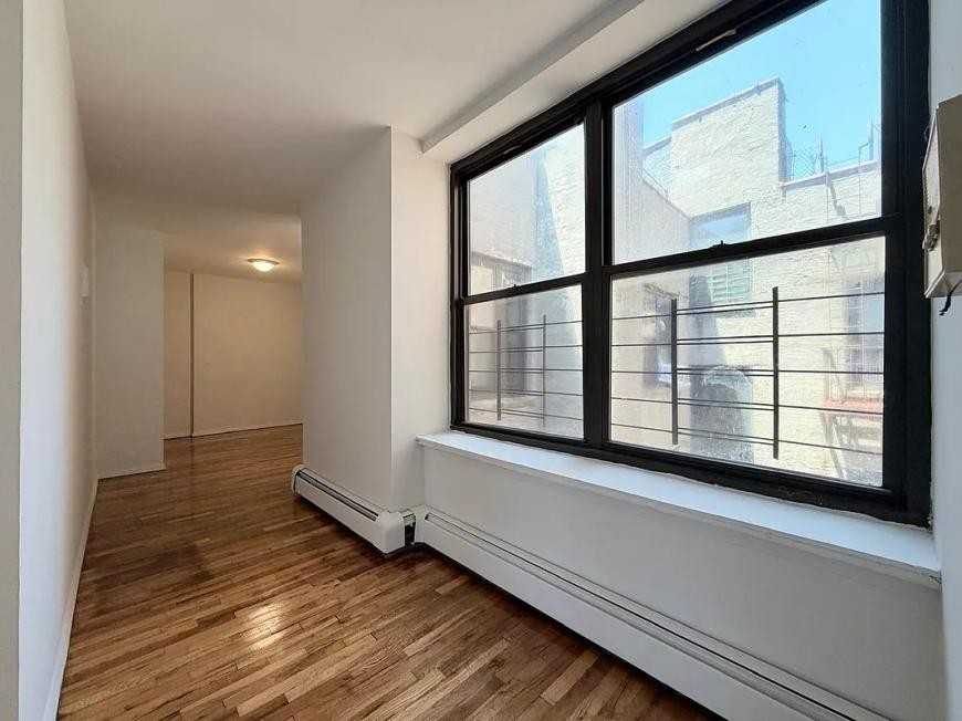 152 Parkside Ave - Photo 3 of 8