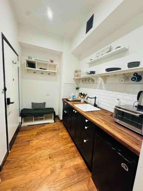 65 E 54th St